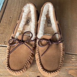 Ugh Slippers Size 8